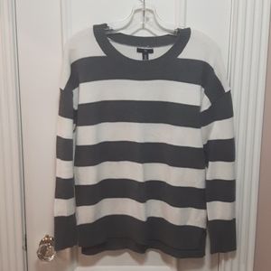 🛍️ GAP wide striped knit sweater